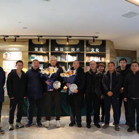 国网随州供电公司检修分公司召开2025年退休职工欢送会 暨青老对话座谈会