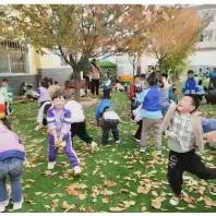 感受秋天    探索姓氏——西和县城南幼儿园大三班班本课程户外探索