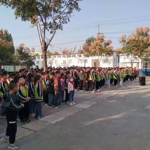 万张街道杨屯小学开展＂金秋丹桂香，浓浓重阳情＂传统节日教育活动