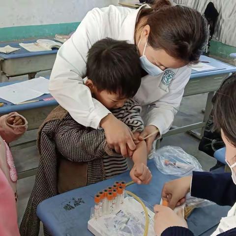 健康体检进校园，守护学生促成长----彭店镇凤岗小学全校学生进行健康体检