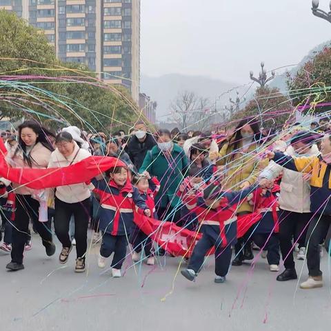 《大手牵小手~亲子健步行》主题活动