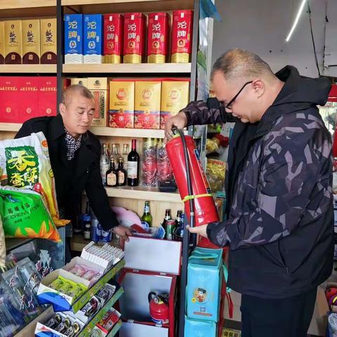 建华南街道海天阳光园社区开展辖区门店消防安全检查行动