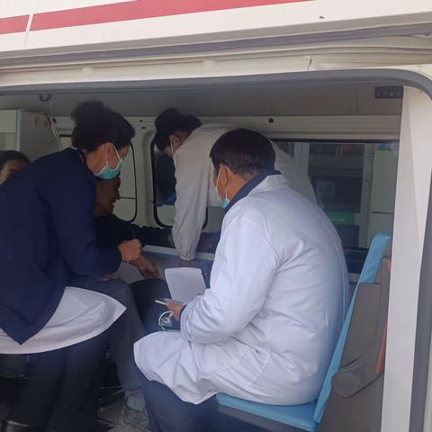 阿其克乡中心卫生院为庆祝中华优秀传统文化节日“重阳节”开展了关爱老年人，献一份爱心系列主题活动