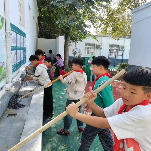 开封市黄河路小学三一中队大扫除活动