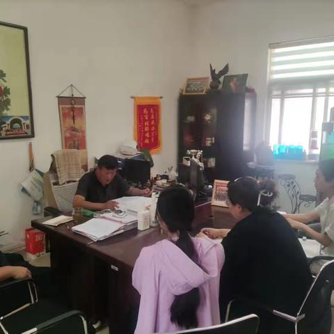 【七色花志愿行】段店北路街道段店社区联合济南市花圃公园修剪扰民树枝，消除安全隐患