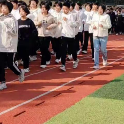 以爱换爱，静待花开———鸭鸽营中学八年级最美教师和最美学生