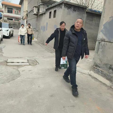 岁寒情深送关怀，走访慰问暖人心——卫辉市汲水镇中心学校工会开展走访慰问退休老干部、困难教师活动