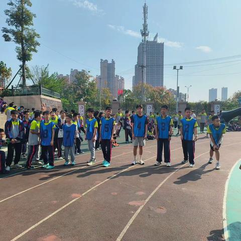 楚英学子敢争先 ——记2023年初一134班田径运动会比赛精彩时刻