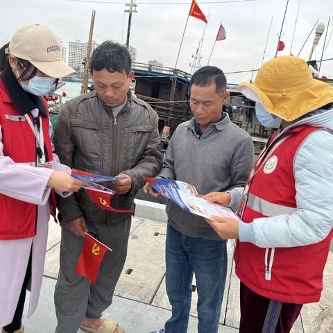 八所镇滨海社区网格员开展打击走私和打击偷渡普法宣传活动