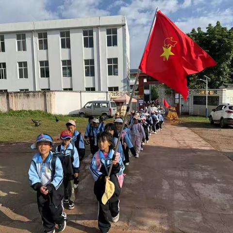 龙街小学秋游记