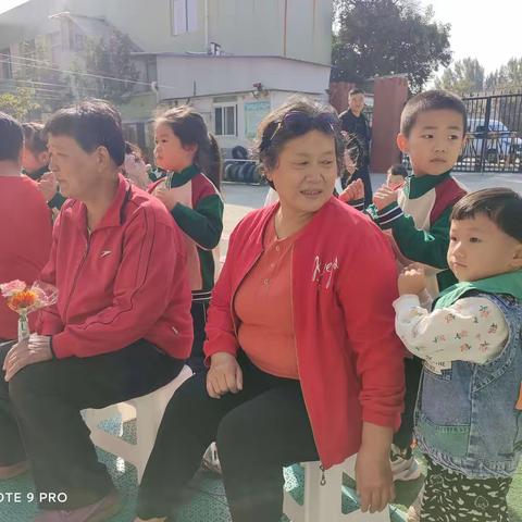 关爱满重阳 敬老爱老暖人间——松龄路街道开展爱老敬老系列活动