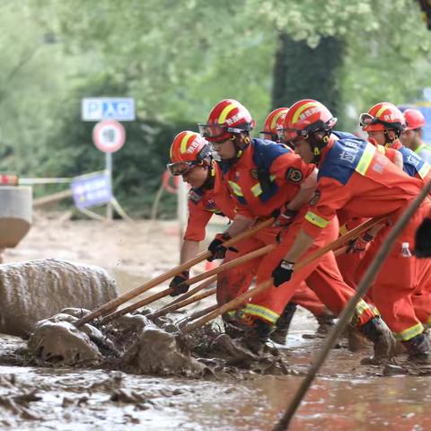 石咀头社区“防汛抗灾”保障群众生命财产安全