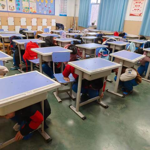 筑牢安全防线 守护校园平安——第八师一三四团第一中学开展防震应急疏散演练