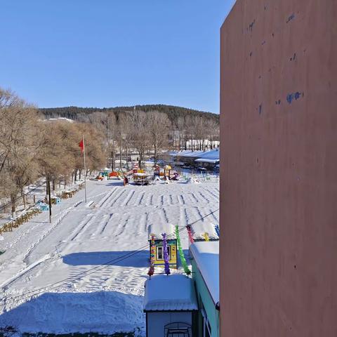 “趣”玩雪、“乐”童年——穆棱市艺校幼教中心玩雪记