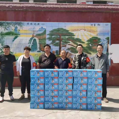 清凉慰问暖人心 干群同心护“三夏”