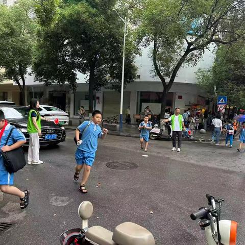 283班义工日：为学生筑牢安全防线