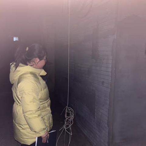 东关社区开展电线安全隐患排查