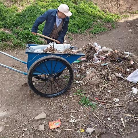 东关社区开展垃圾乱倒乱堆专项整治行动 擦亮社区“颜值”