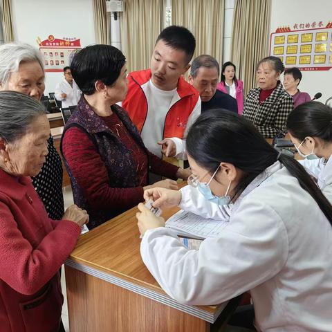 长征源社区新时代文明实践站开展“关爱老人 守护健康”免费体检志愿服务活动
