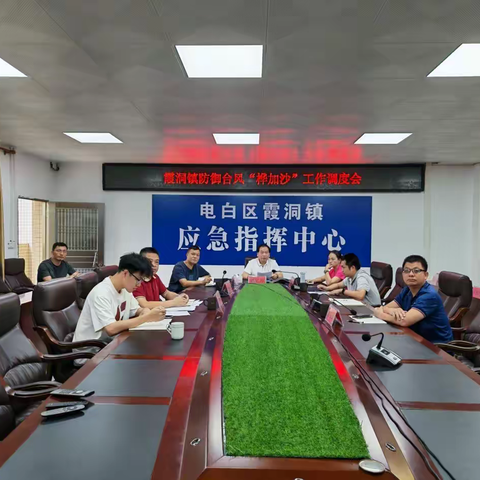 致敬“逆行者”！台风天里，霞洞镇那些温暖人心的“守护﻿色”