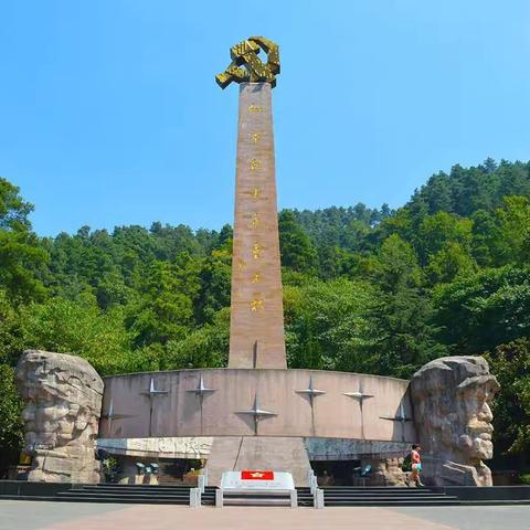 清明知传统 童心缅先烈 ——住居幼儿园清明节祭扫活动