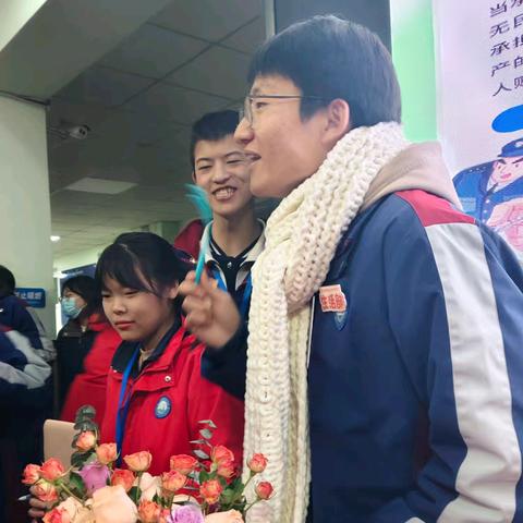 23康养新能源班 校园专卖场：丰富校园生活的新天地