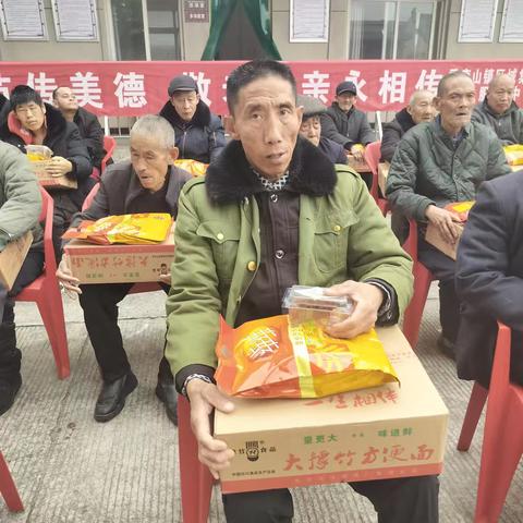 香鹿山镇区域集中养老服务中心——情暖重阳，爱满敬老院