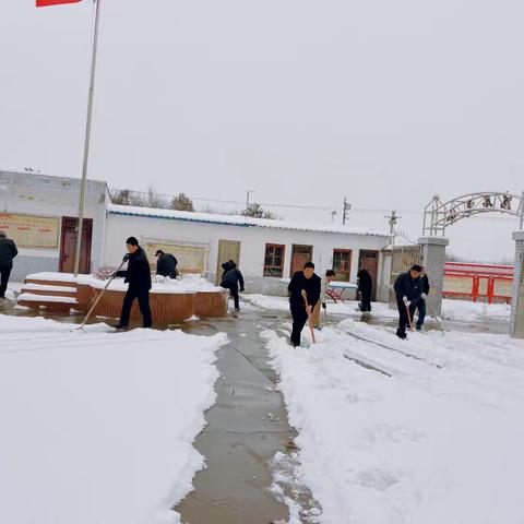 暴雪突至党旗红——石庙社区党支部清雪纪实