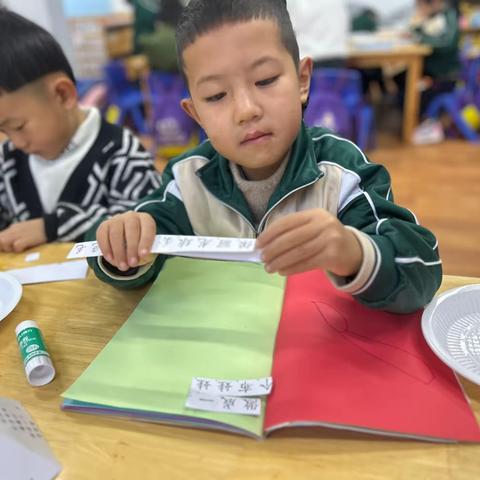 牵着孩子们的手，快乐迎接每一天🎉