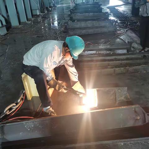 争分夺秒 奋力抢修共克时艰