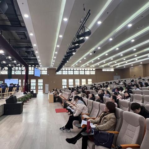 智绘未来谱新篇 慧启英才育新苗 ——记武汉市高三英语研讨会 	暨湖北省杨文名师工作室、经开区龚朝霞名师工作室牵手开放活动