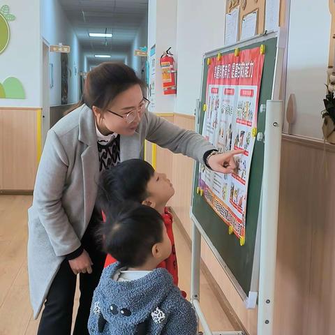 “大手牵小手，消防总运动”古蔺县金苹果幼儿园消防培训+演练活动——中二班