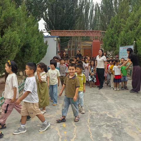 “走进多彩校园 体验小学时光”——和田市拉斯奎镇第一中心小学幼小衔接体验活动