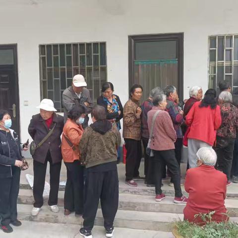 孝义街道小沟村：贴心办理乘车证，温暖老人出行路