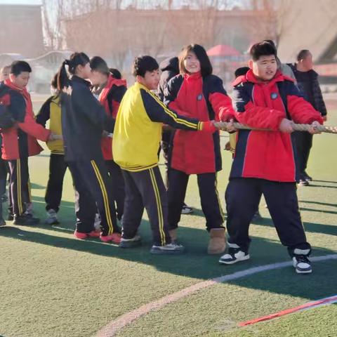 东官营镇中心小学举办庆新年拔河对抗赛