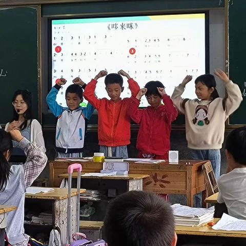 重视素质教育 促进学生审美情趣人文素养——尖峰九年一贯制学校综合教研组听评课活动