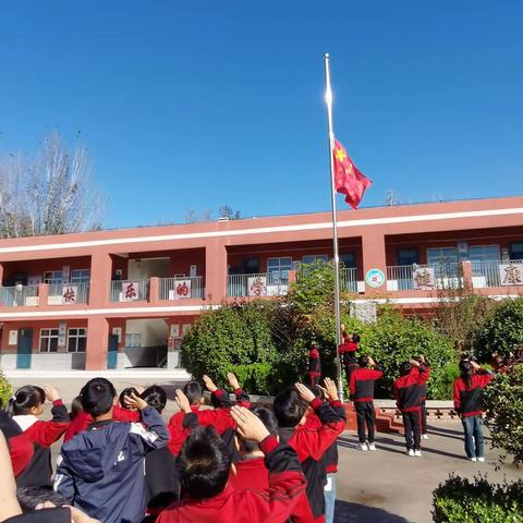 一片蓝天，飞扬红旗—茅芦店小学“双减”美篇