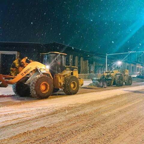 暴雪来袭 供销环境彻夜坚守 除雪保畅通在行动