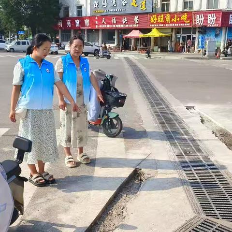 路面塌陷存隐患，及时上报保平安