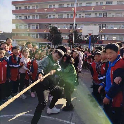运动展风采 一起向未来 ——卧龙区谢庄镇掘地坪中心小学举行2023年秋期拔河比赛