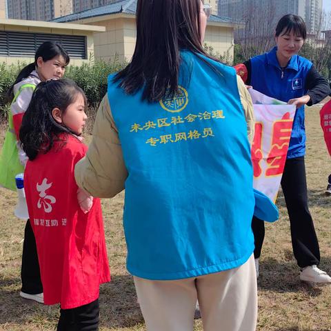 网格员助力学生学雷锋精神