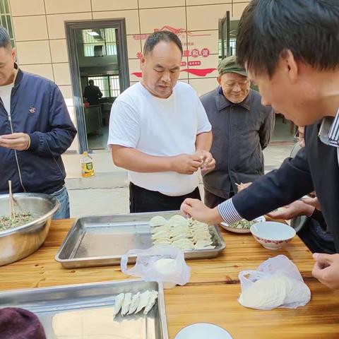 爱满重阳节，情暖老人心