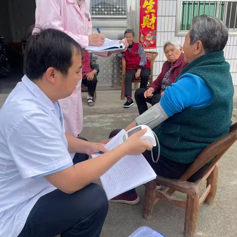 体检结果送到家 健康服务暖民心——谷城县第二人民医院泌尿外科开展公卫体检阳性结果下村反馈活动