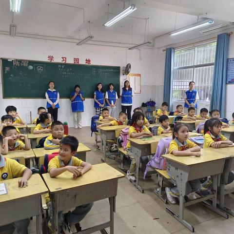 “阳光护航，情暖童心”——新民小学志愿服务活动