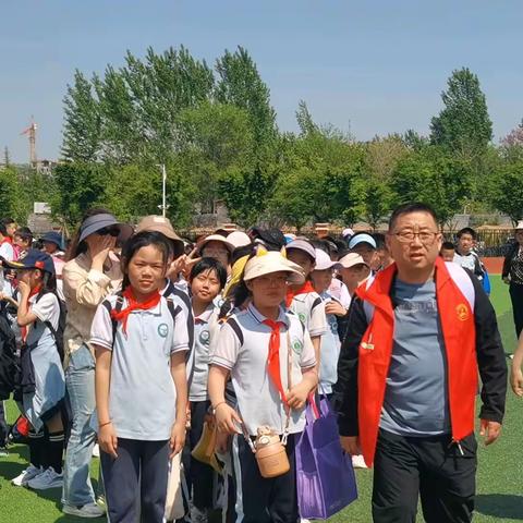 春日好时光，一起“趣”远足             ——首阳山小学四年级一班