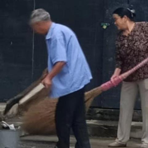 西井村开展月月大扫除活动