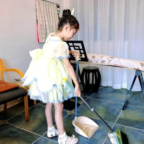 劳动是调色盘，家风是最美色彩——秋滨小学二（4）班 “ 劳动美 传家风 ”主题实践活动