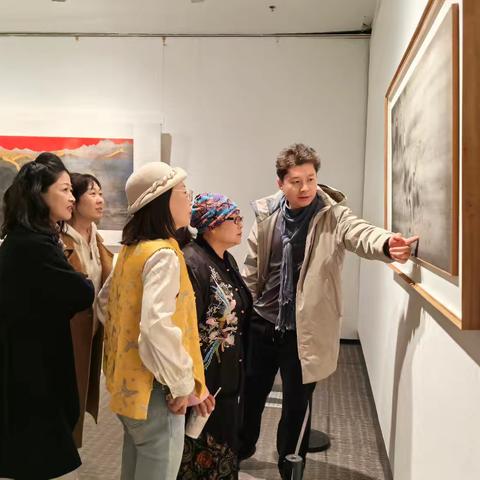 乳山市女书画家协会走进威海市美术馆