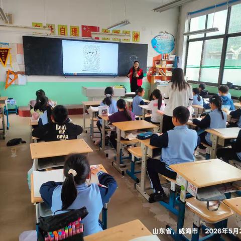 乳山市女书画家协会走进乳山市黄山路小学开展“我们的中国梦-文化进万家”志愿服务活动