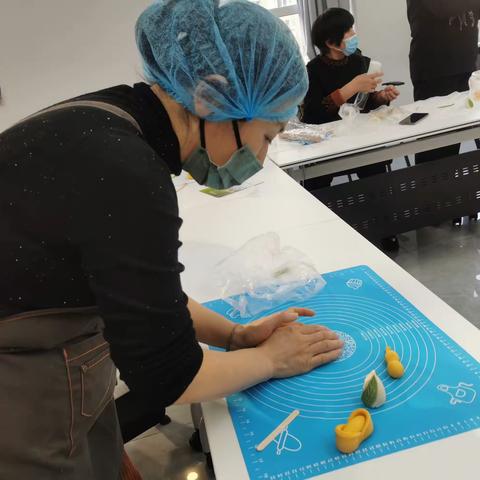 【裕兴街道社工站】巧手蒸花馍 蒸出幸福味